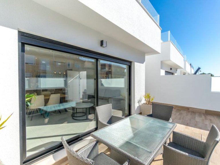 Villa for Sale in Pilar De La Horadada, Alicante 5