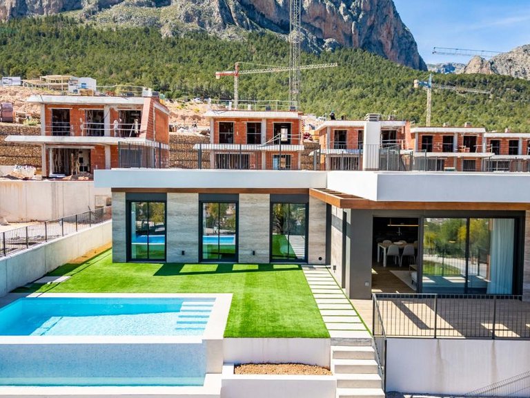 Villa for Sale in Polop, Alicante 32