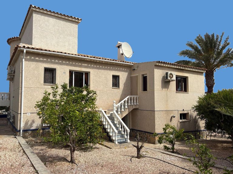 Villa for Sale in Algorfa, Alicante 3