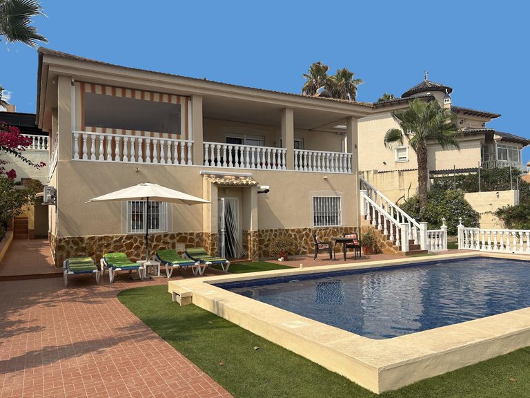 Villa for Sale in Algorfa, Alicante 1