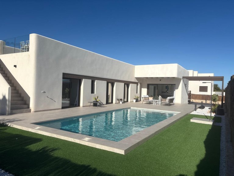 Villa for Sale in Algorfa, Alicante 2