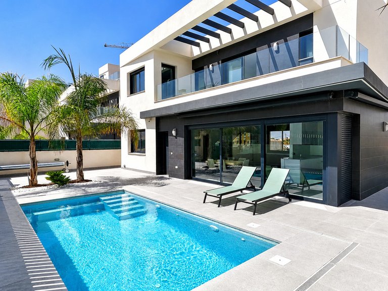 Villa for Sale in Algorfa, Alicante 1