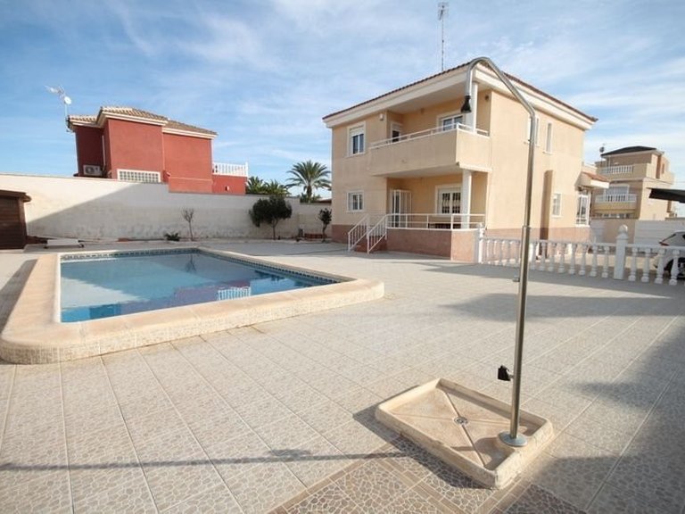 Villa for Sale in Torrevieja, Alicante 1