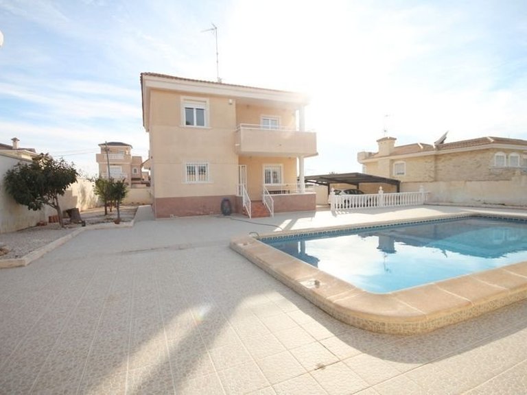Villa for Sale in Torrevieja, Alicante 2
