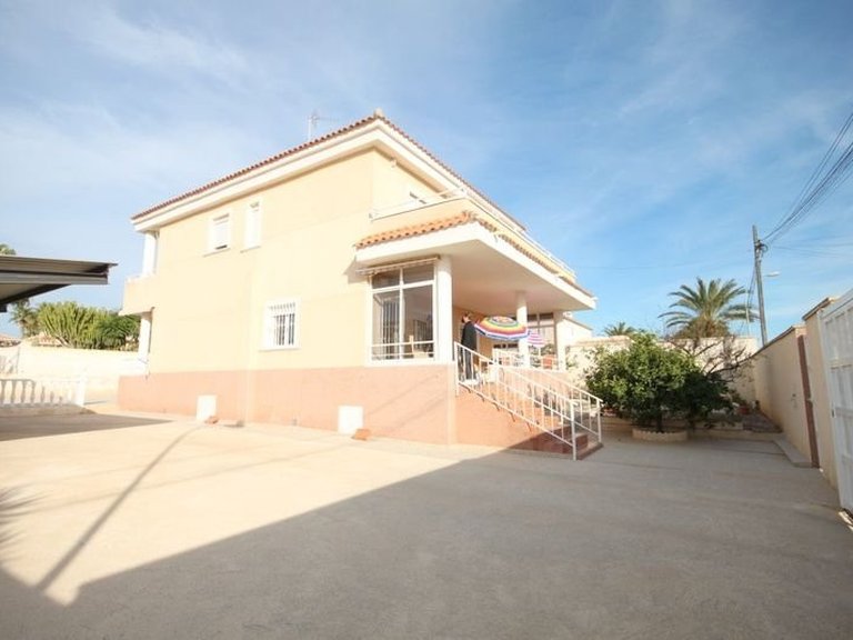 Villa for Sale in Torrevieja, Alicante 26