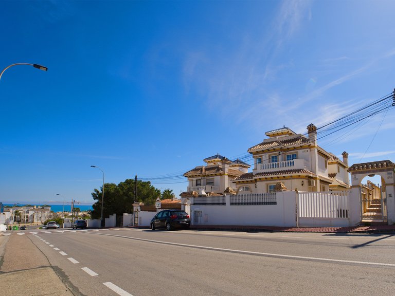 Villa for Sale in Torrevieja, Alicante 1