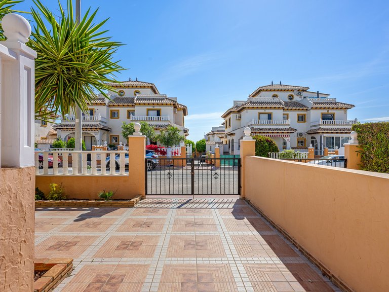 Town House for Sale in Cabo Roig, Alicante 35