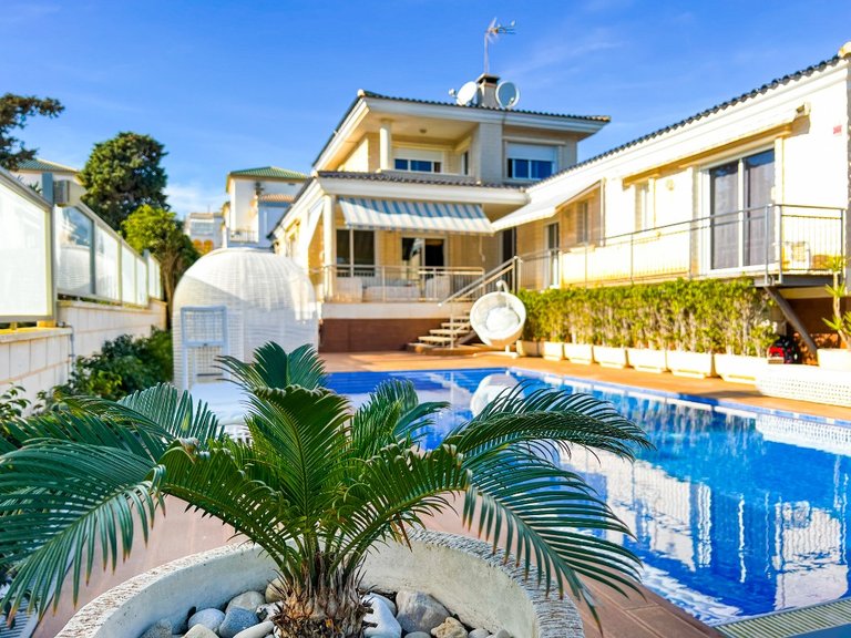 Villa for Sale in La Mata, Alicante 5