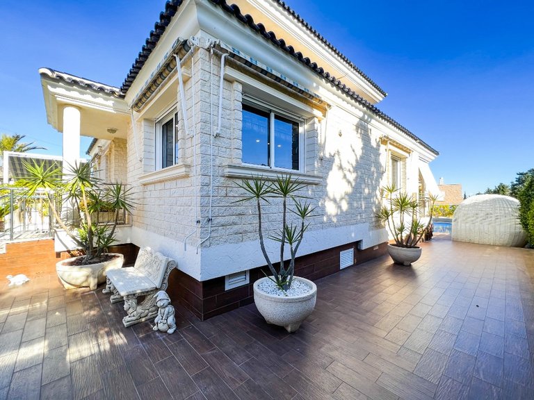 Villa for Sale in La Mata, Alicante 40