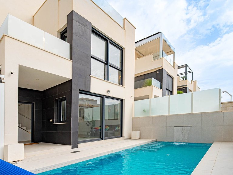 Villa for Sale in Punta Prima, Alicante 3