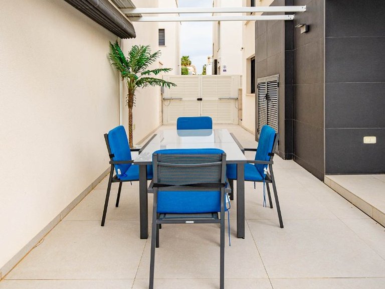 Villa for Sale in Punta Prima, Alicante 26