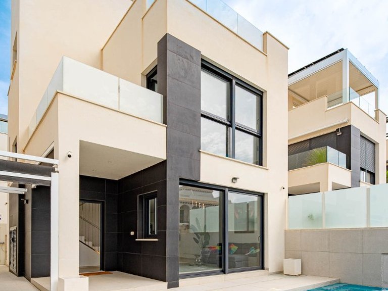 Villa for Sale in Punta Prima, Alicante 28