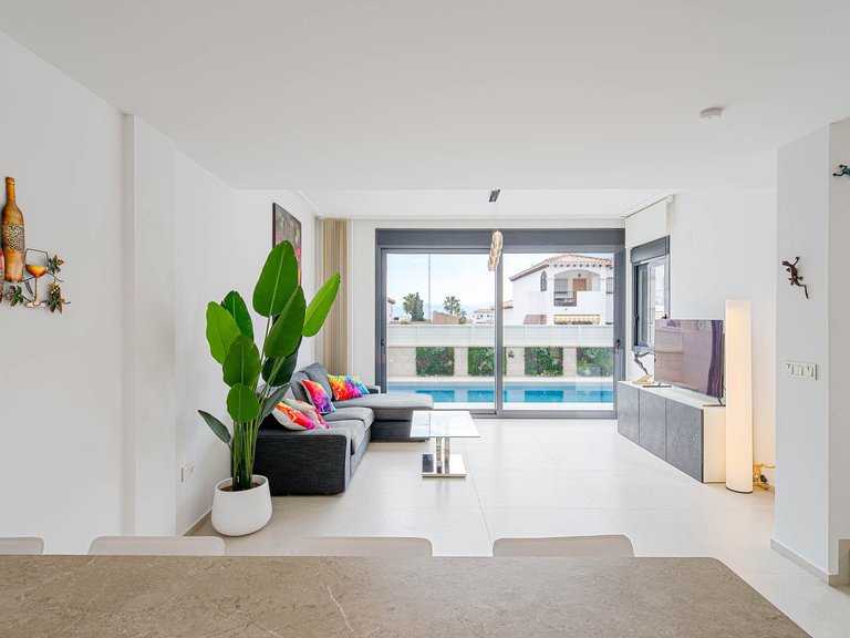 Villa for Sale in Punta Prima, Alicante 17