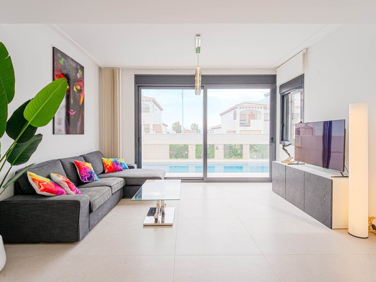 Villa for Sale in Punta Prima, Alicante 9