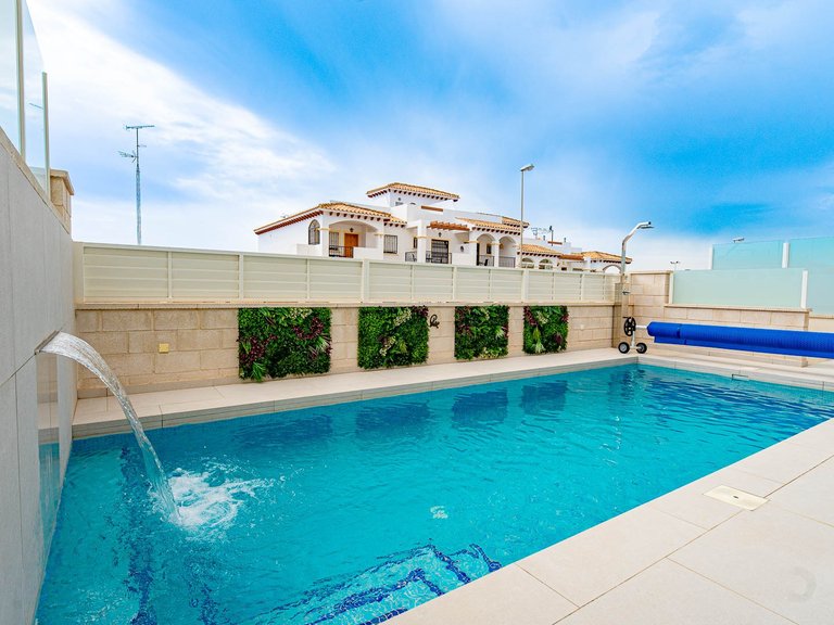 Villa for Sale in Punta Prima, Alicante 6