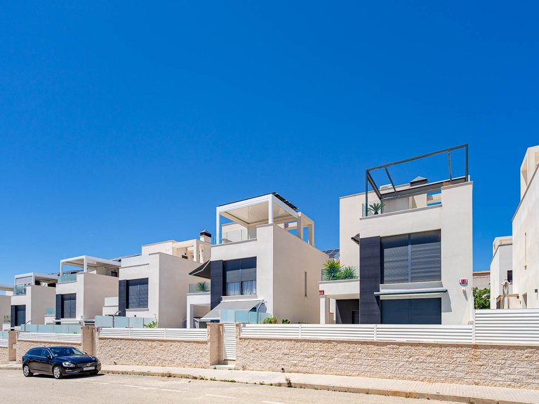 Villa for Sale in Punta Prima, Alicante 1