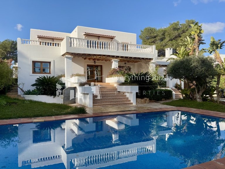 Villa for Sale in Siesta, Ibiza 1