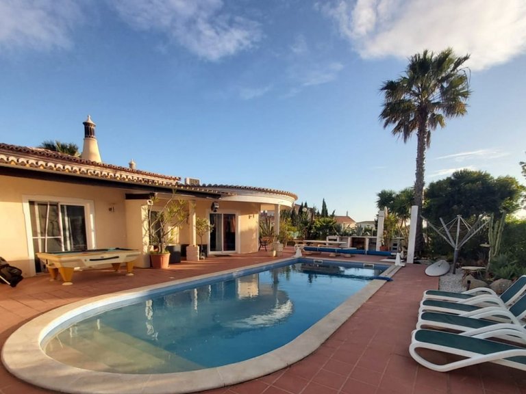 Villa for Sale in Carvoeiro, Algarve 1