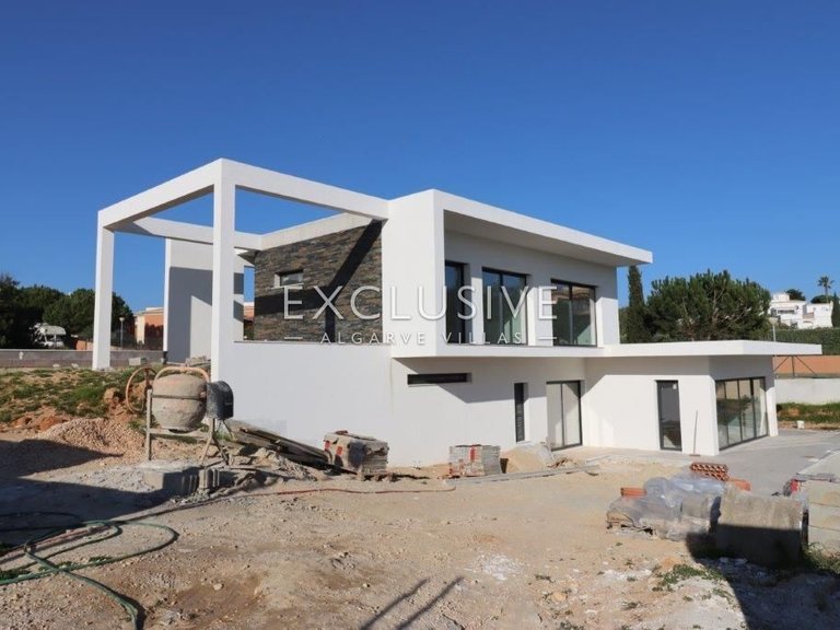 Villa for Sale in Carvoeiro, Algarve 2