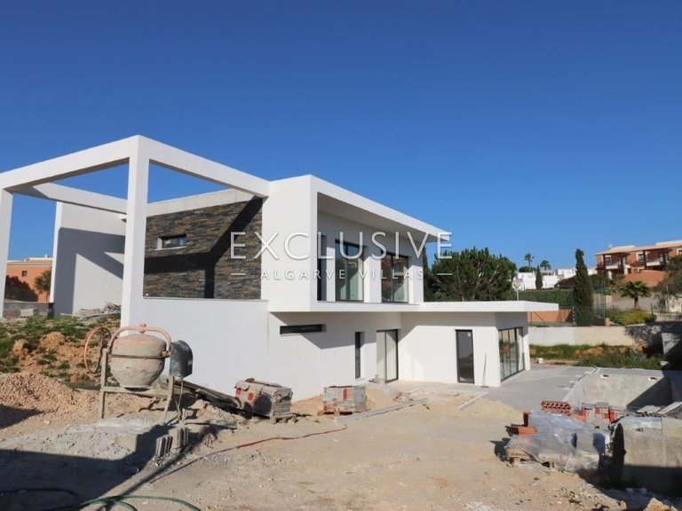 Villa for Sale in Carvoeiro, Algarve 4