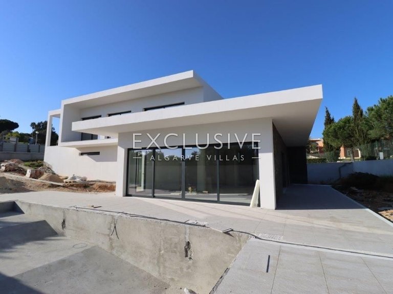 Villa for Sale in Carvoeiro, Algarve 5