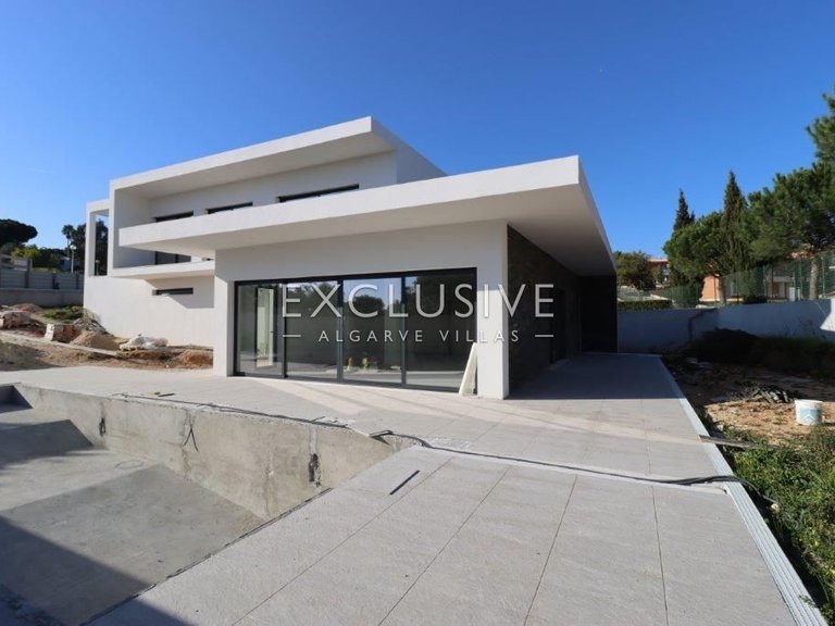 Villa for Sale in Carvoeiro, Algarve 7