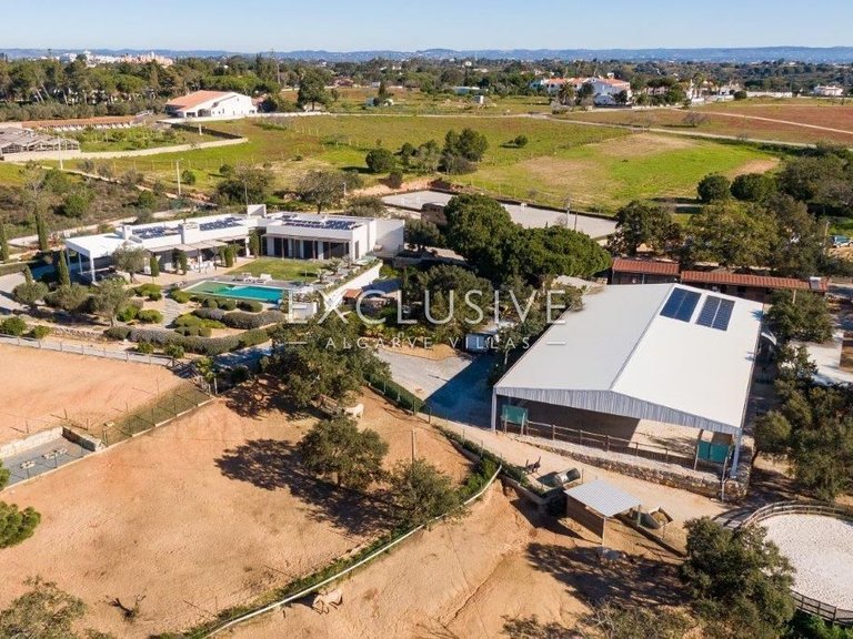 Villa for Sale in Porches, Algarve 44