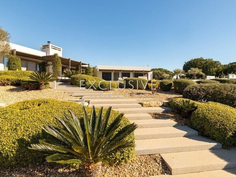 Villa for Sale in Porches, Algarve 4