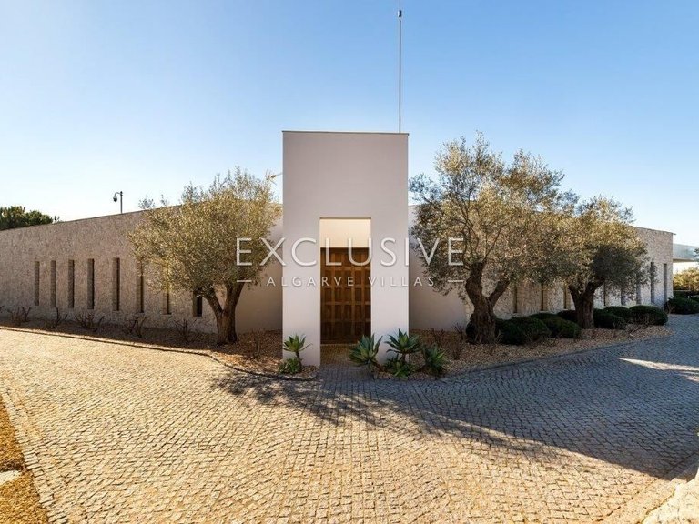 Villa for Sale in Porches, Algarve 6