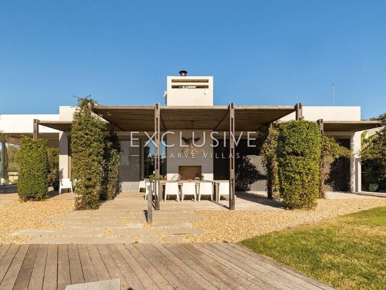 Villa for Sale in Porches, Algarve 8