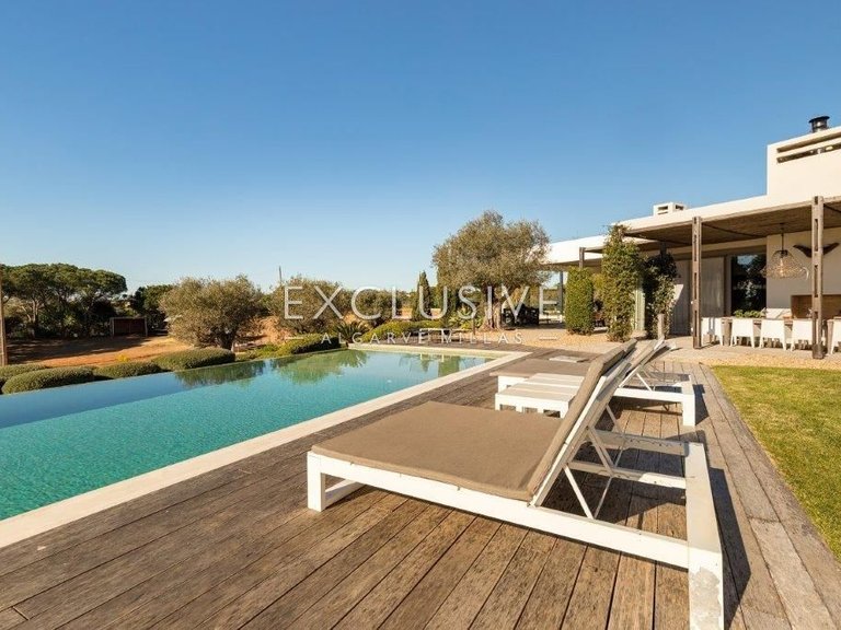 Villa for Sale in Porches, Algarve 2