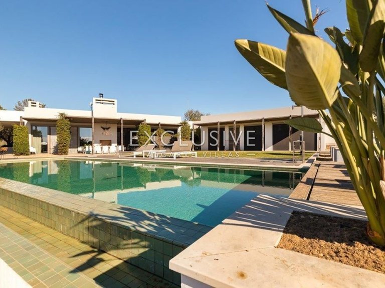Villa for Sale in Porches, Algarve 3