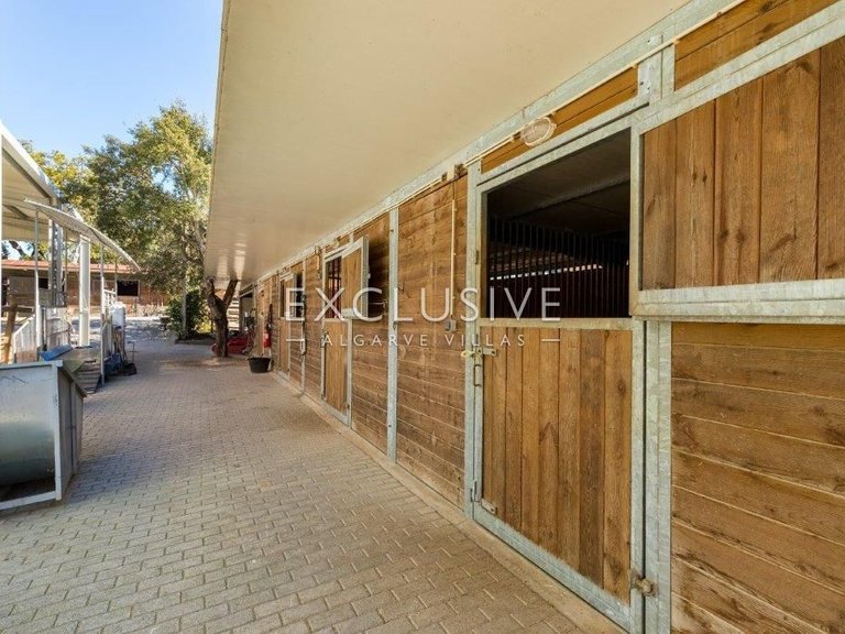 Villa for Sale in Porches, Algarve 35