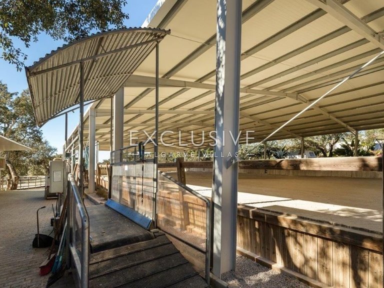 Villa for Sale in Porches, Algarve 40