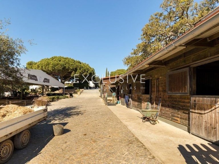 Villa for Sale in Porches, Algarve 34