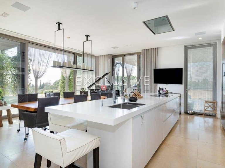 Villa for Sale in Porches, Algarve 23