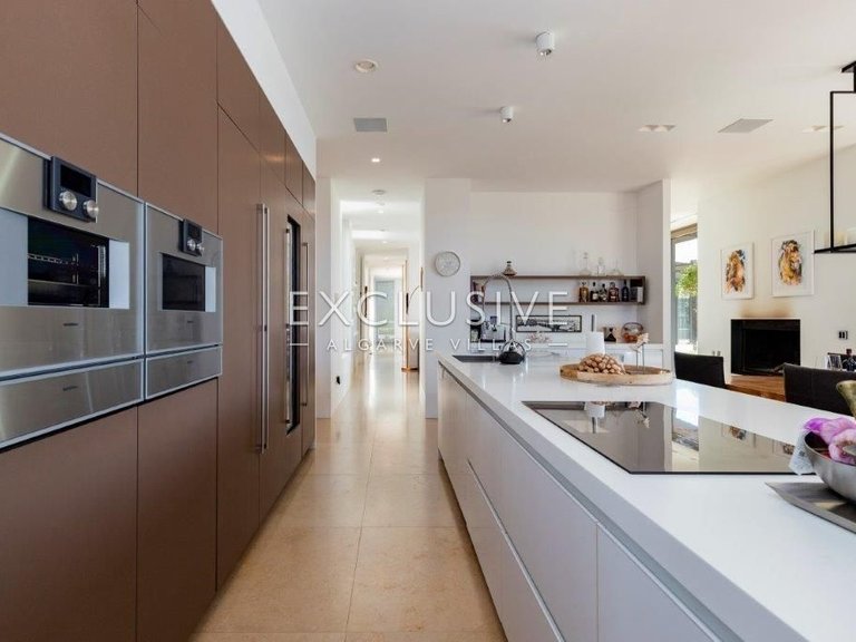 Villa for Sale in Porches, Algarve 21