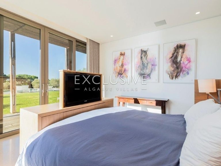 Villa for Sale in Porches, Algarve 32