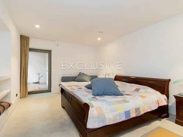 Villa for Sale in Porches, Algarve 26