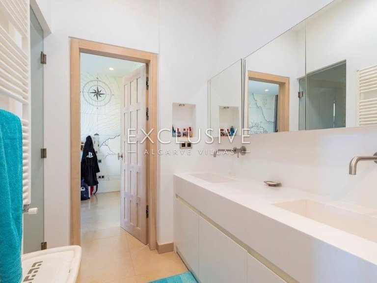 Villa for Sale in Porches, Algarve 30