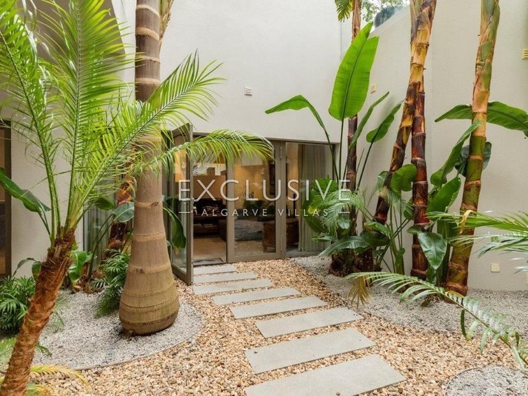 Villa for Sale in Porches, Algarve 14