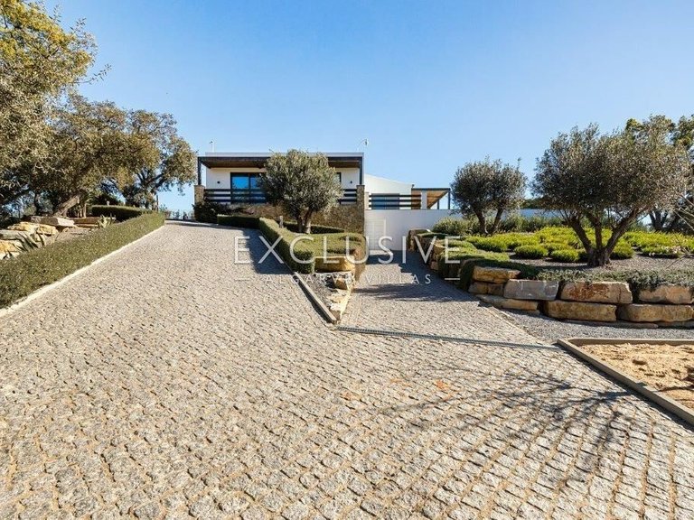 Villa for Sale in Porches, Algarve 30