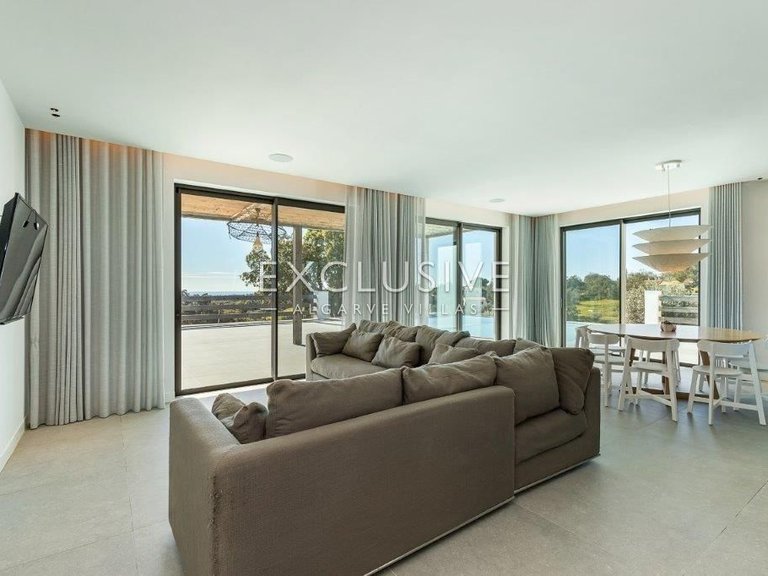 Villa for Sale in Porches, Algarve 5