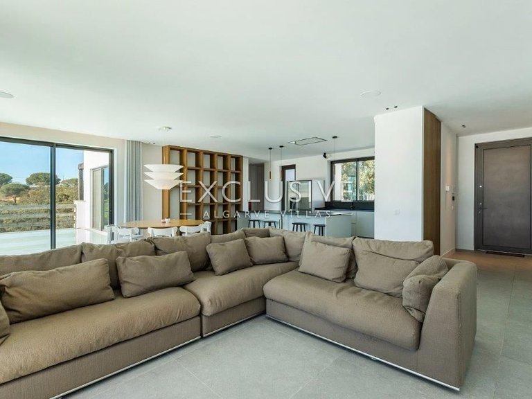 Villa for Sale in Porches, Algarve 4
