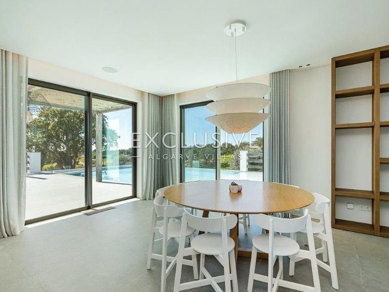 Villa for Sale in Porches, Algarve 7