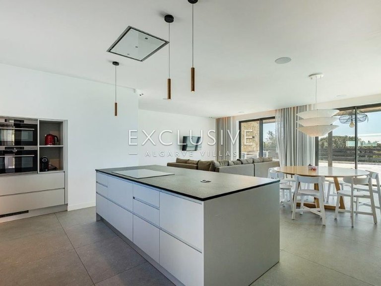 Villa for Sale in Porches, Algarve 9