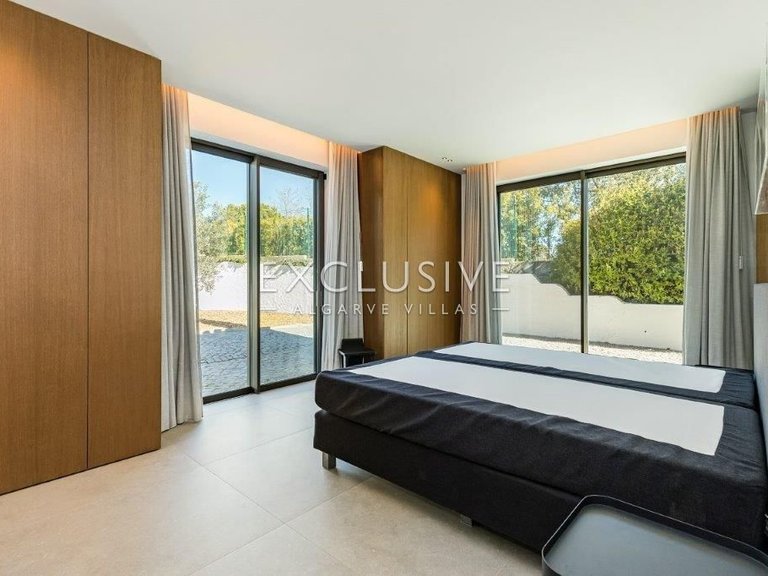 Villa for Sale in Porches, Algarve 19