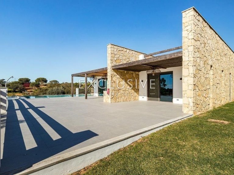 Villa for Sale in Porches, Algarve 27