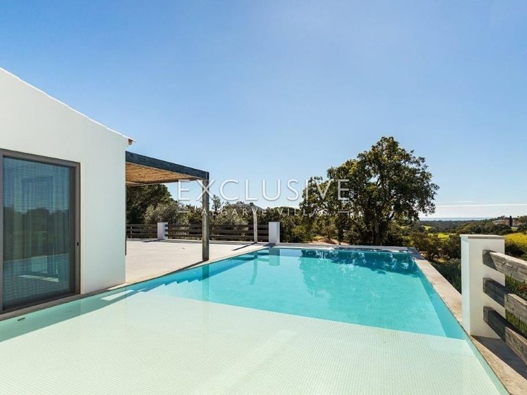 Villa for Sale in Porches, Algarve 2