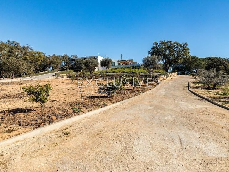 Villa for Sale in Porches, Algarve 32